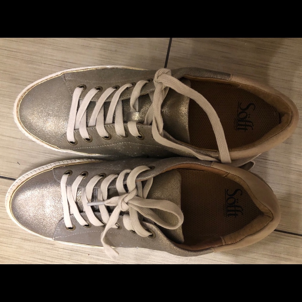New WOT Sofft gold shoes size 9 beautiful!!